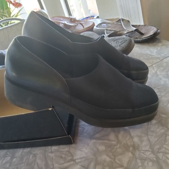 Shoes - Picture 4 of 9